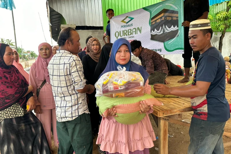 Qurban supplies distribution at community event