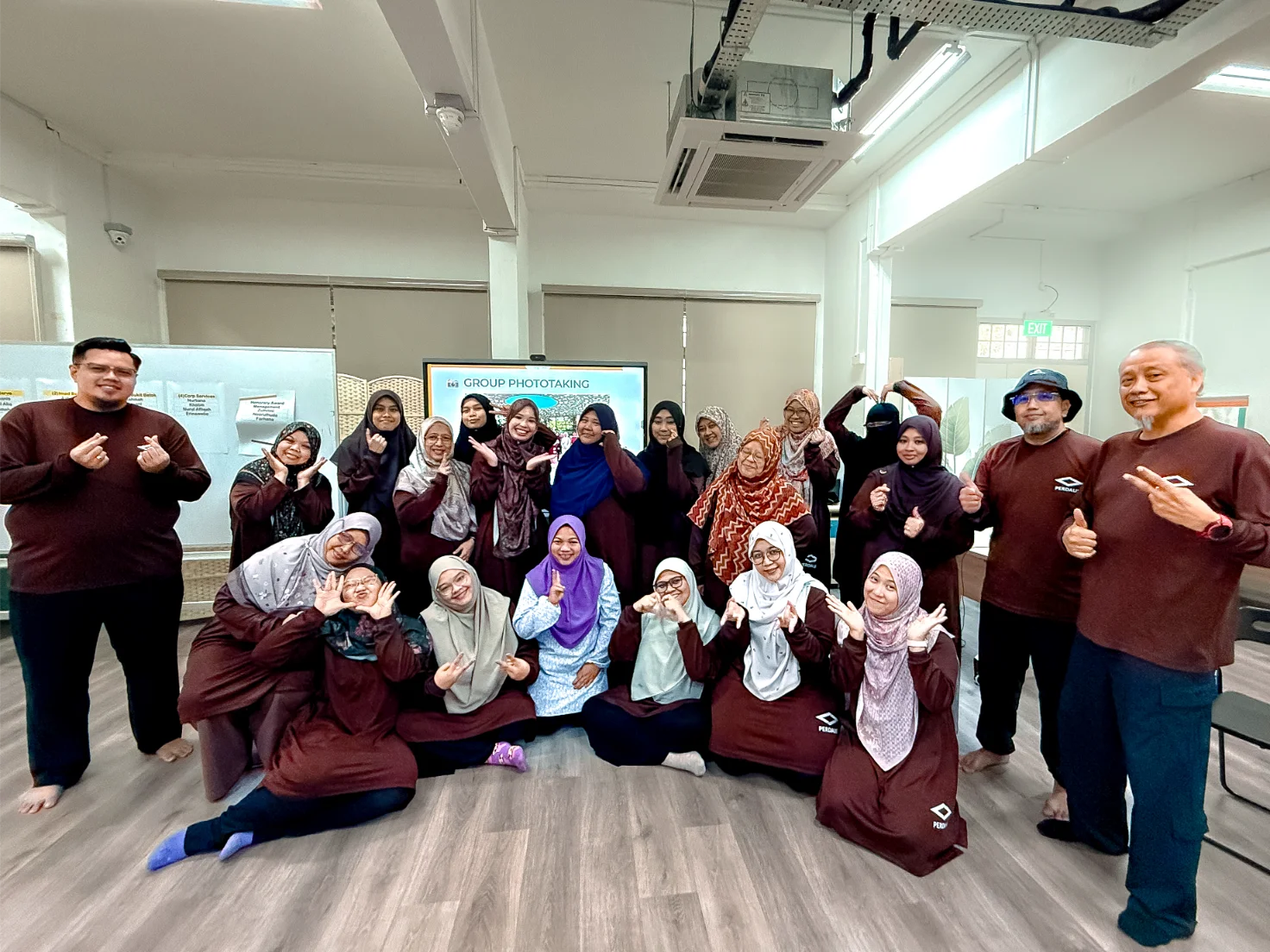 Perdaus community group photo